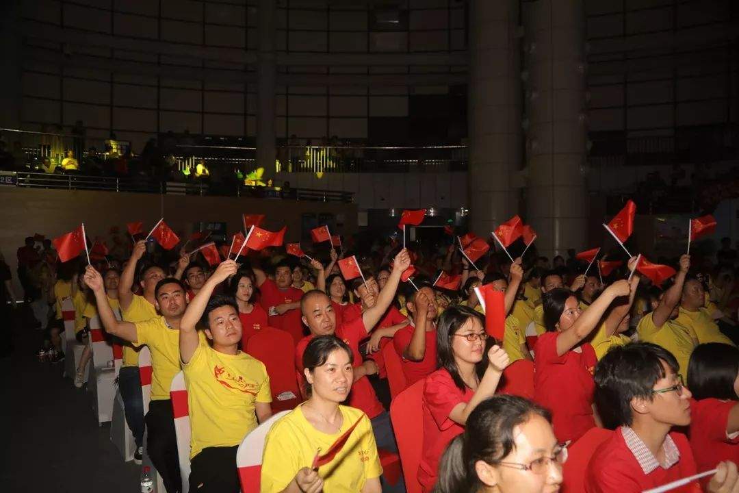 今天，我们用一堂情景党课为党庆生！