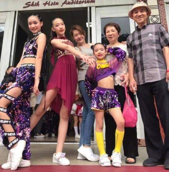 小S大女儿怕杂志，13岁小眼姑娘超模范儿！盘点明星气质女儿