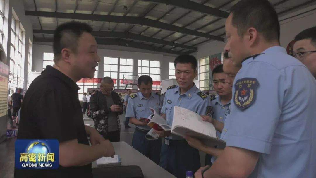 送岗位进军营 | 我市举行退役军人就业创业招聘会