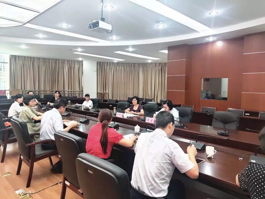 自治区总工会社会联络部调研员蔡绮春到我市调研