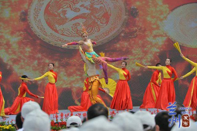 第八届兰州百合文化旅游节开幕 16个项目落地七里河区 签约总额达54.39亿元