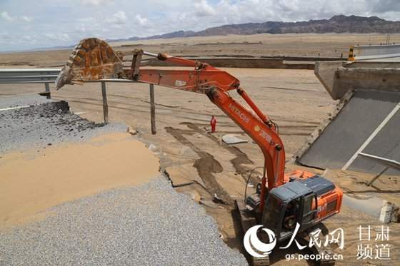 莫高窟暂停开放 公路部门正全力抢修灾毁路段