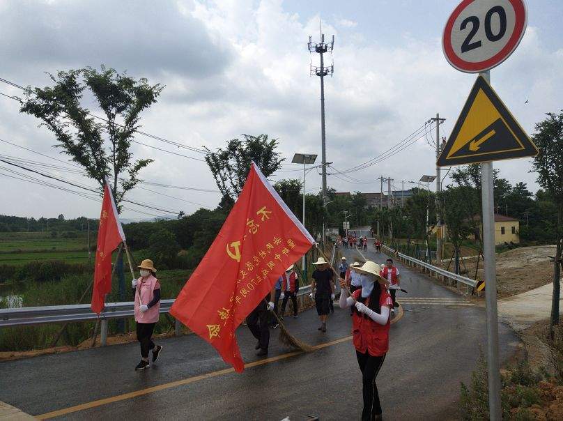 环境整治齐动手，乡村颜值新提升......