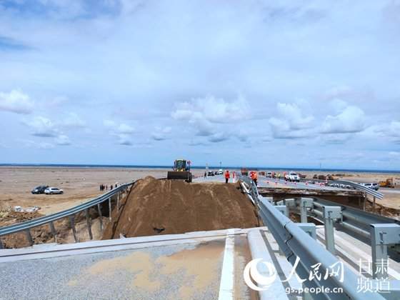 莫高窟暂停开放 公路部门正全力抢修灾毁路段