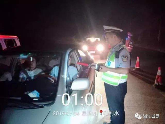 严打！廉江交警夜查酒驾，一晚查处交通违法行为182起！