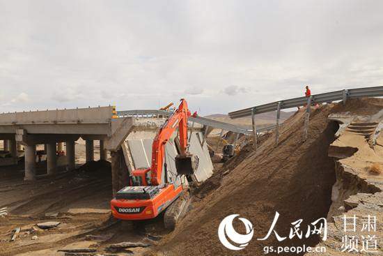 莫高窟景区灾毁公路已连夜抢通 景区恢复开放