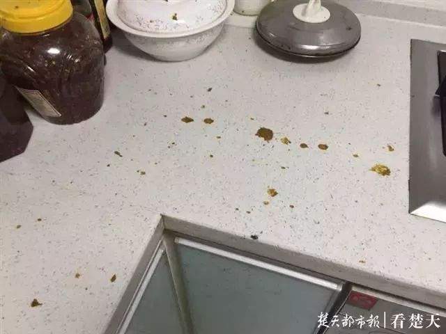 十堰一小区天降菜刀！又是高空抛物！还有更恶心的……