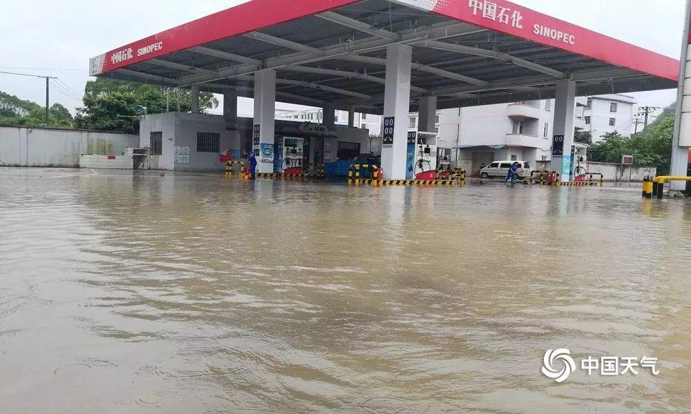 桂北多地被淹，广西19条公路因强降雨交通中断...暴雨还将持续！