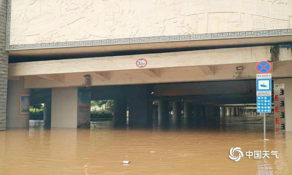 桂北多地被淹，广西19条公路因强降雨交通中断...暴雨还将持续！