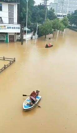 橘子洲紧急闭园！地铁跳站不停！强降雨“车轮战”不休，请大家及时做好防范！