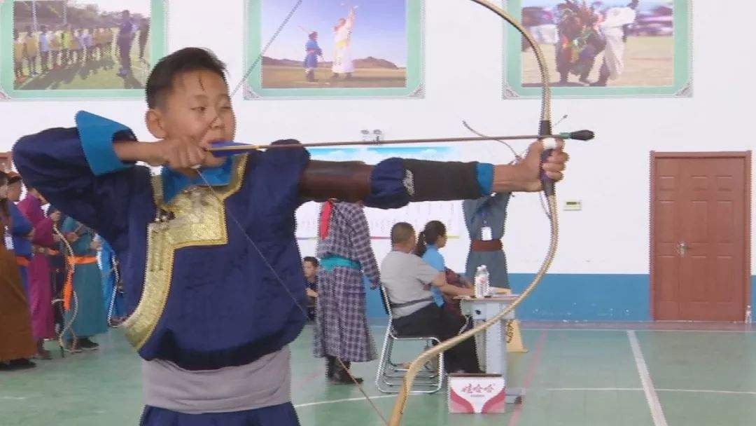 全盟第六届中小学生蒙古族传统体育项目比赛在苏尼特左旗进行中