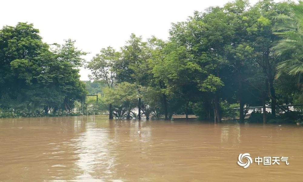 桂北多地被淹，广西19条公路因强降雨交通中断...暴雨还将持续！