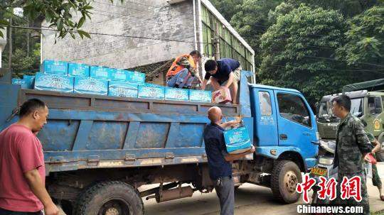 暴雨致湖南衡东县发生两处漫堤缺口