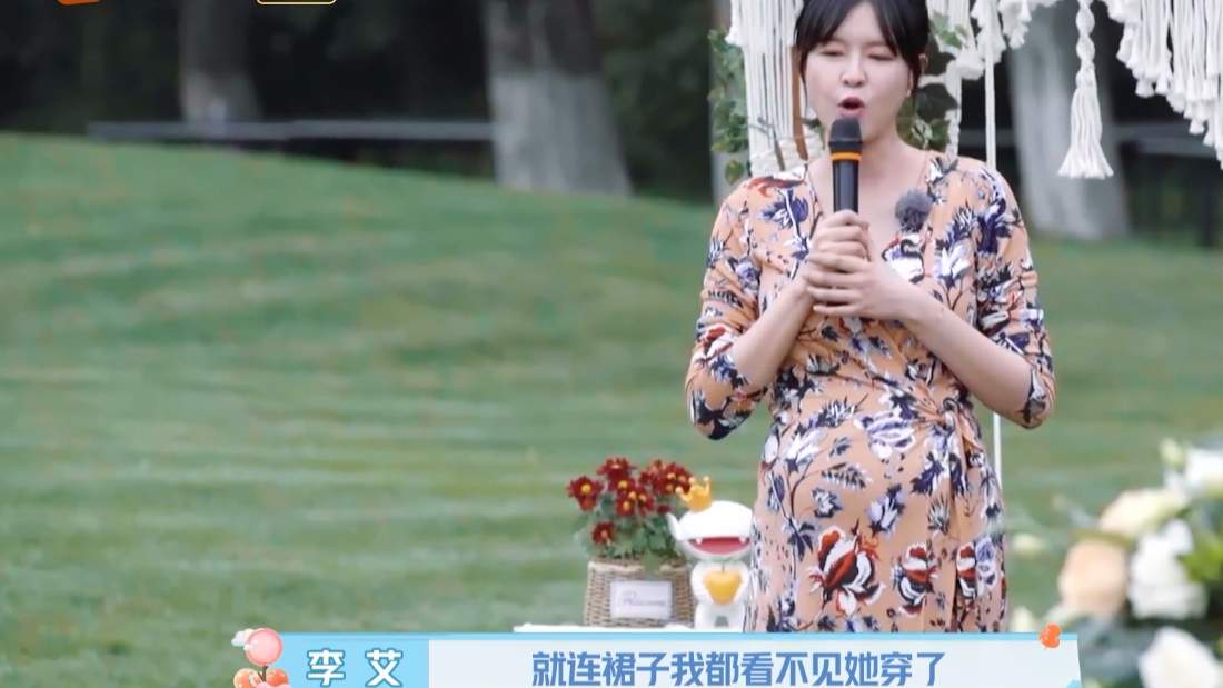 李艾妈妈年轻时照片曝光，老公去世后不再嫁人，原因却不是为女儿