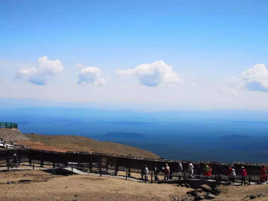 全家老少夏日避暑度假全攻略! 在长白山邂逅22℃清凉"小瑞士"……