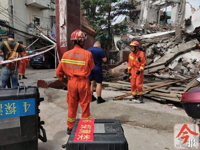 柳州一大楼突然倒塌，居民以为地震