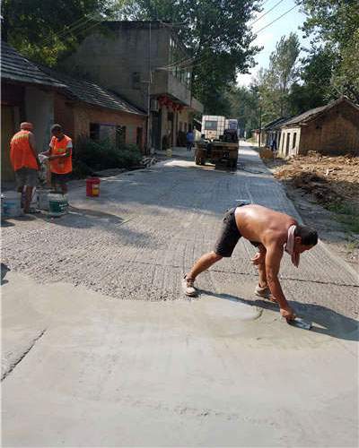 春季水泥路面起砂怎么办？水泥路面起砂怎么修补？