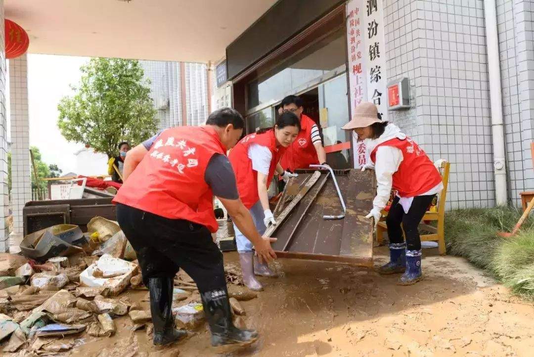 以青春之力，护我家乡 ！ 抗洪救灾，醴陵青年志愿者在行动！