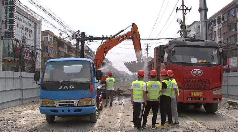 一线报道｜胜利路、东环路老城区段道路改造：预计10月底主干路通车