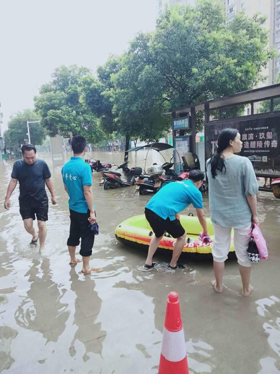 以青春之力，护我家乡 ！ 抗洪救灾，醴陵青年志愿者在行动！