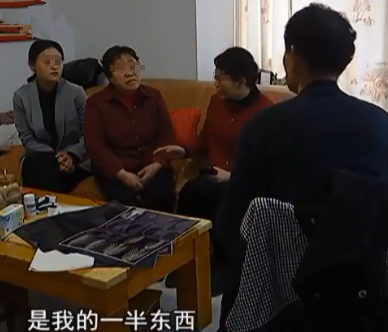 丈夫手术7小时口干，糊涂妻子倒开水喂，妻子：医生建议多喝开水