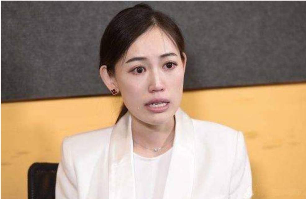 未能带女儿参加葬礼，马蓉首开腔谈王宝强母亲去世：沉痛悼念