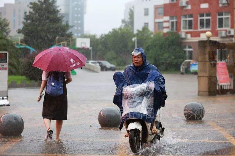 一夜暴雨！公交停运！南昌已变成这样！网传火车站被淹，真相是…