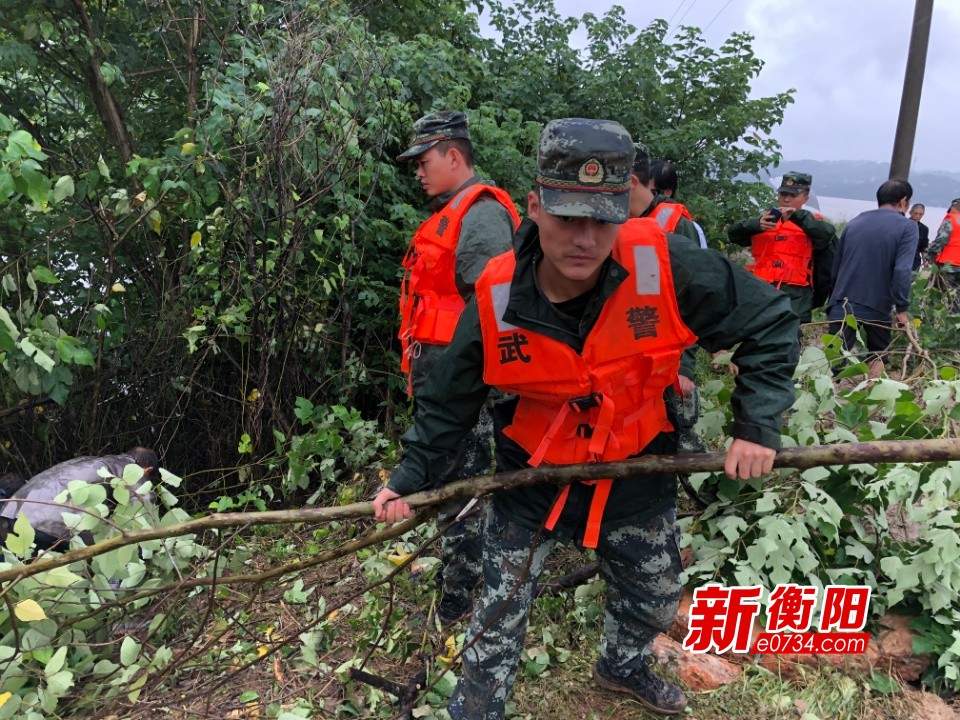 衡东县霞流镇新拜朝村河堤多处崩塌 暂无人员伤亡