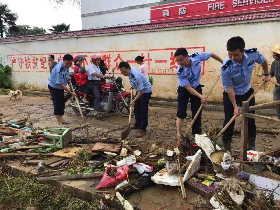 山体垮塌！在于都利村乡的她深陷其中……