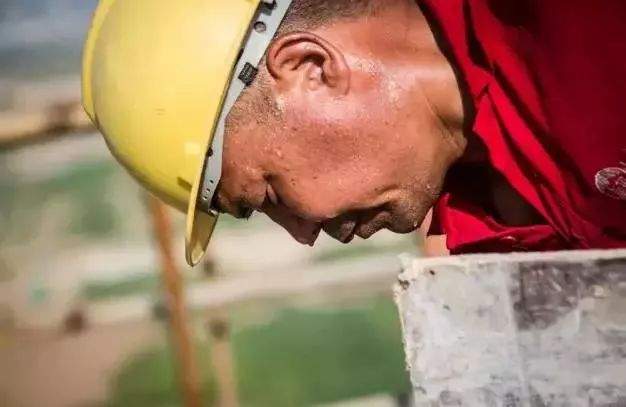 今天！某工地拍到的一幕.....