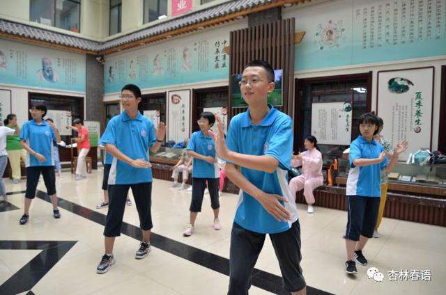 「杏林微资讯」炎炎夏日，我院中医药文化科普游受欢迎