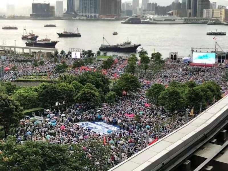 全港各界“守护香港”和平集会正式开始：“反对暴力！香港加油！”