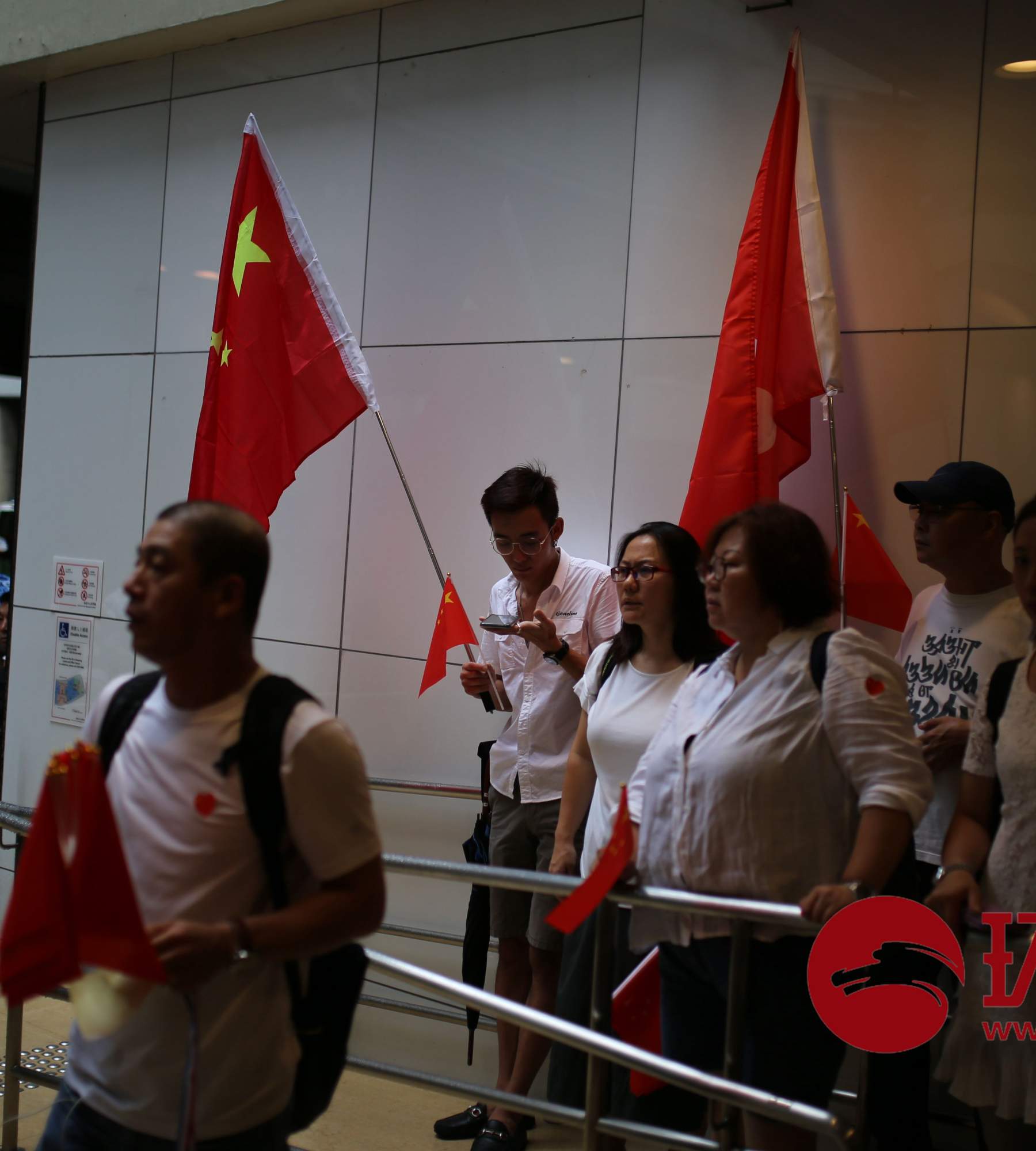 全港各界“守护香港”和平集会正式开始：“反对暴力！香港加油！”