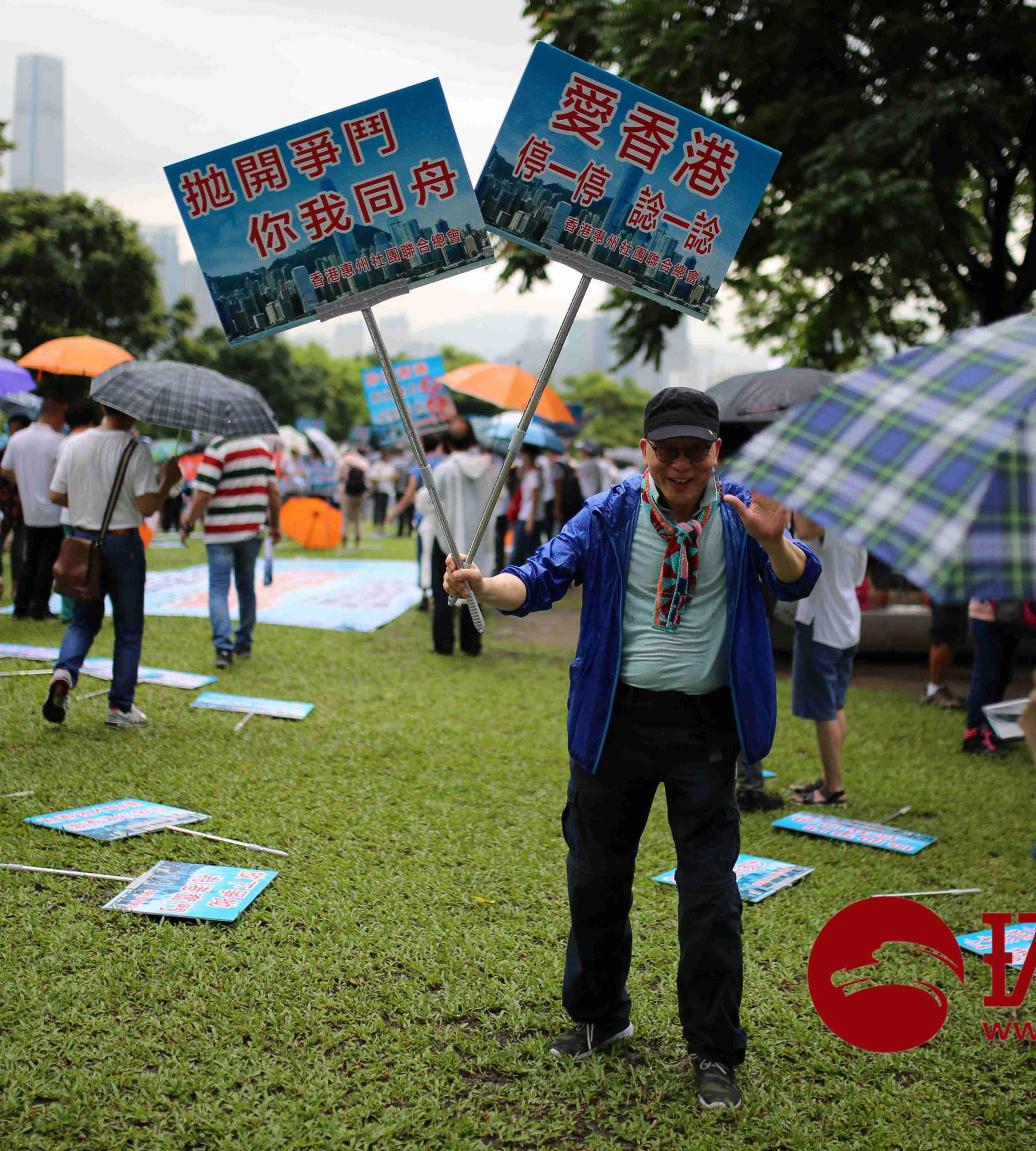 全港各界“守护香港”和平集会正式开始：“反对暴力！香港加油！”