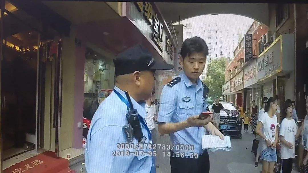 【执法实录】男子酒后偷窃，离开时醉倒街头