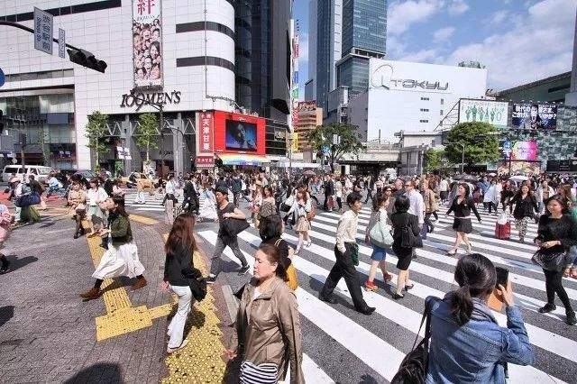 【城乡与区域】人口集聚趋势是好是坏？“人口密度”有利服务业发展！