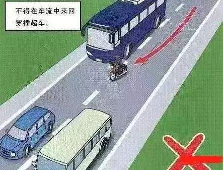 揪心！赣州一摩托车追尾铲车！致1死1伤……