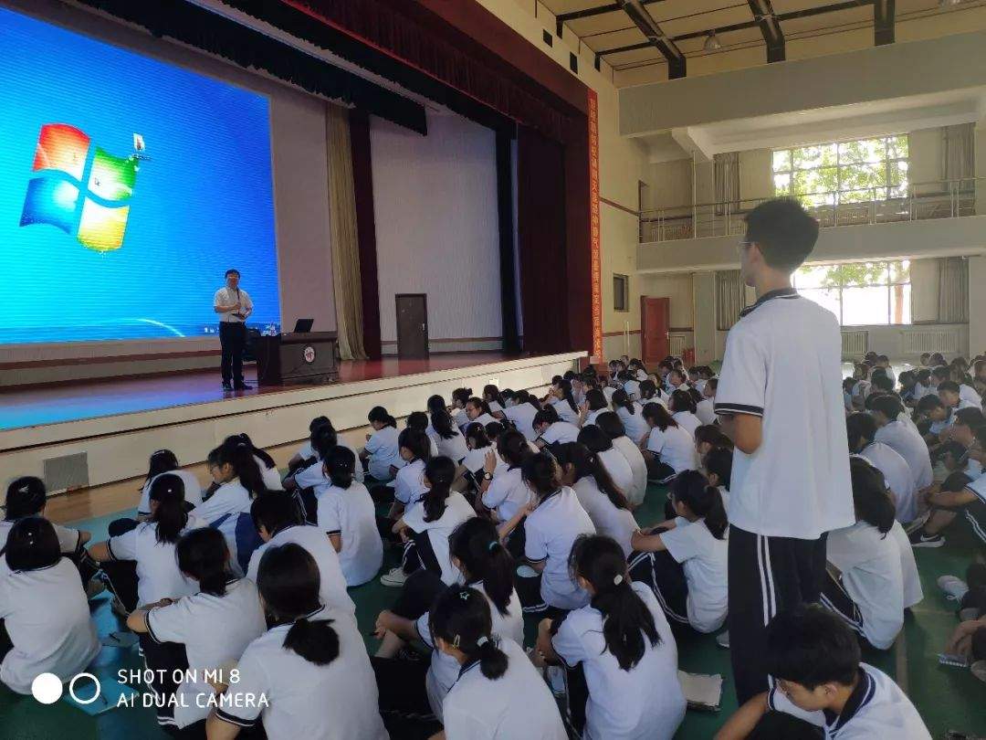 【生涯规划】以智能新锐向导广阔未来——高一学子生涯规划系列讲座