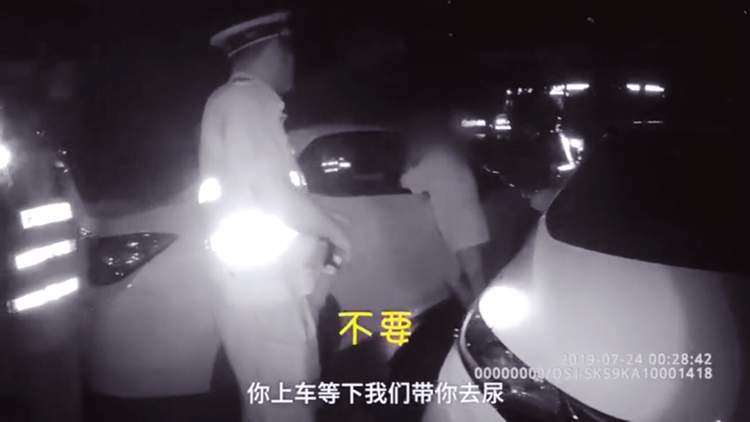 嘤嘤嘤好丢脸！女子醉驾被查撒娇不成又痛哭：我是个网红