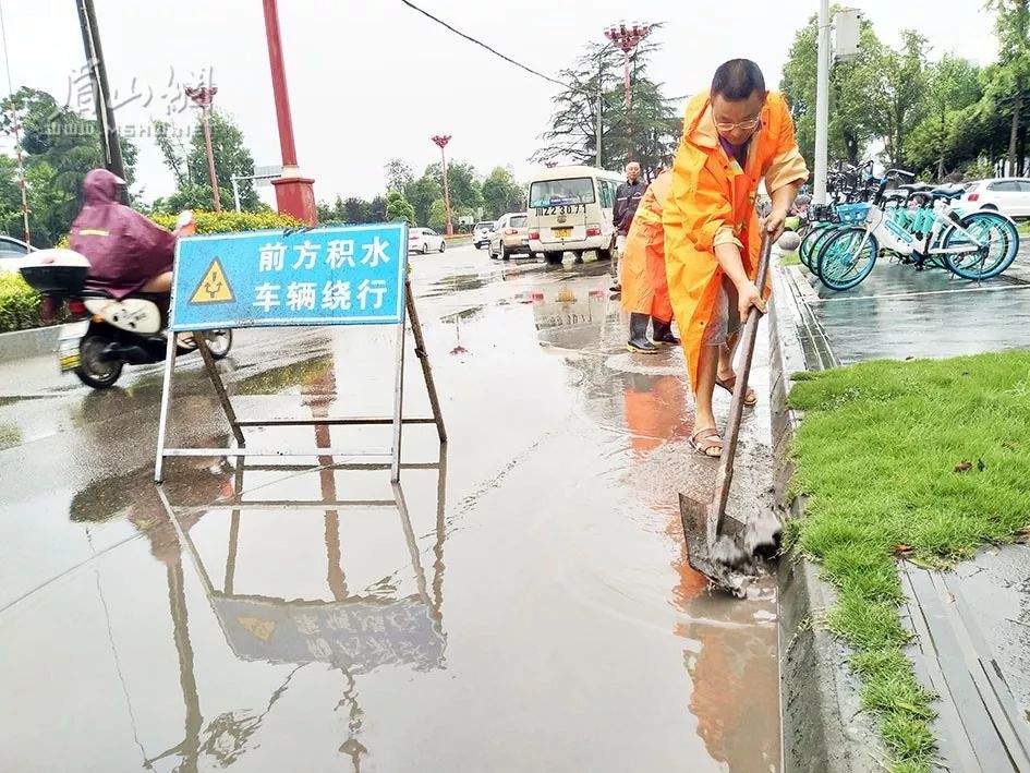 感谢你们，眉山暴雨中的“安全卫士”