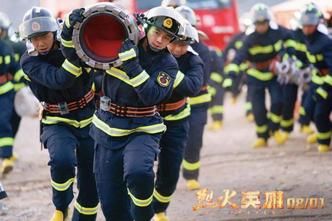 首日票房与《哪咤》平分秋色，看完《烈火英雄》这七件事不可不知