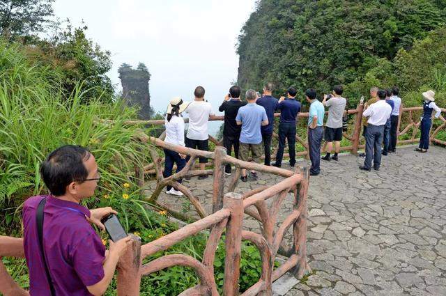 走，跟随百家媒体一起看秀山！