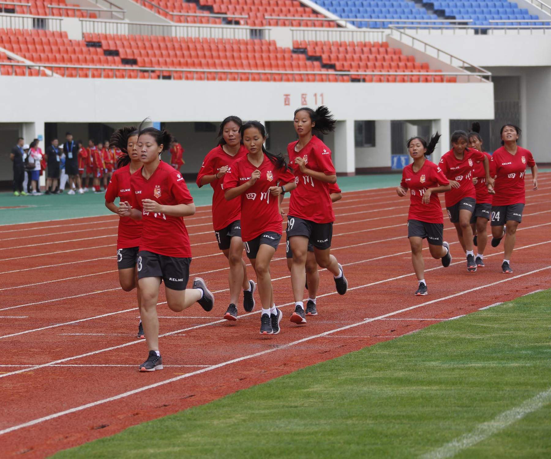 二青会女子U16组足球与田径全能项目决赛在长治体育中心举行 