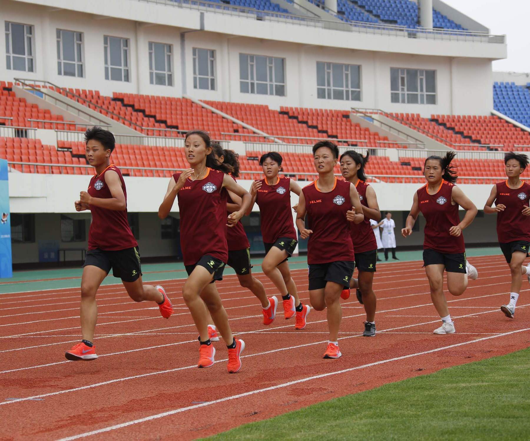 二青会女子U16组足球与田径全能项目决赛在长治体育中心举行 