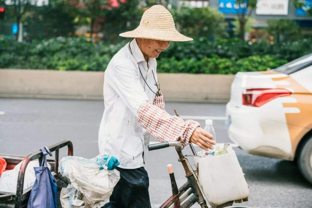 全城接力！无人冰柜引燃武汉三镇，比天气更热的是人心！