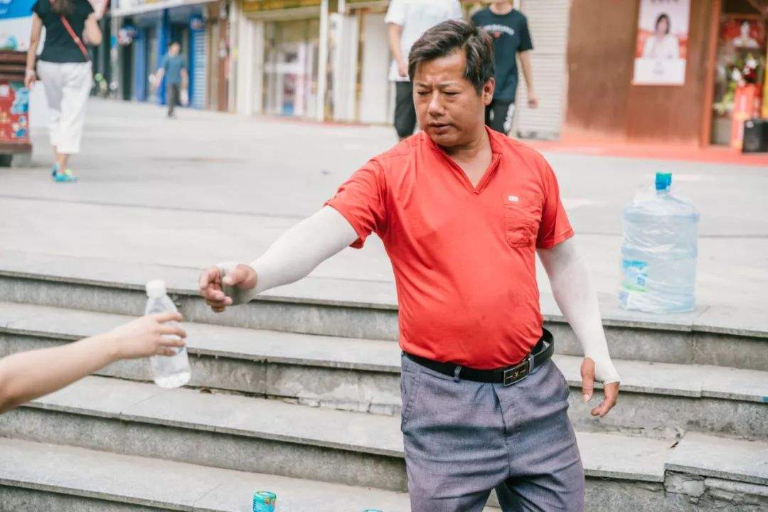 全城接力！无人冰柜引燃武汉三镇，比天气更热的是人心！