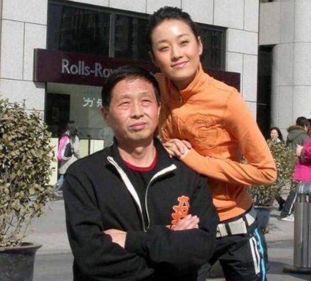 文章妈妈一直讨好马伊琍，如今她不再伪装力挺儿子，为马伊琍不值