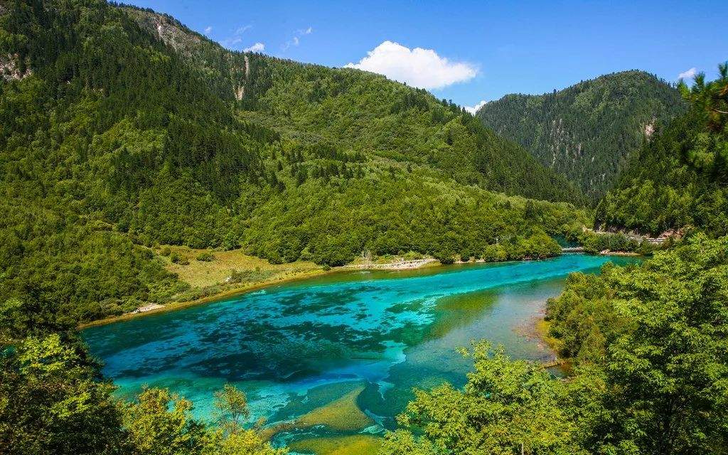 沉寂了近两年的九寨沟，预计今年国庆开放部分景区