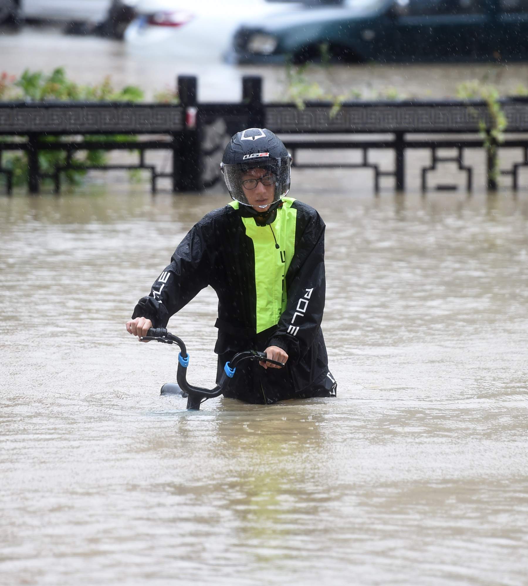 台风致浙江温岭内涝严重