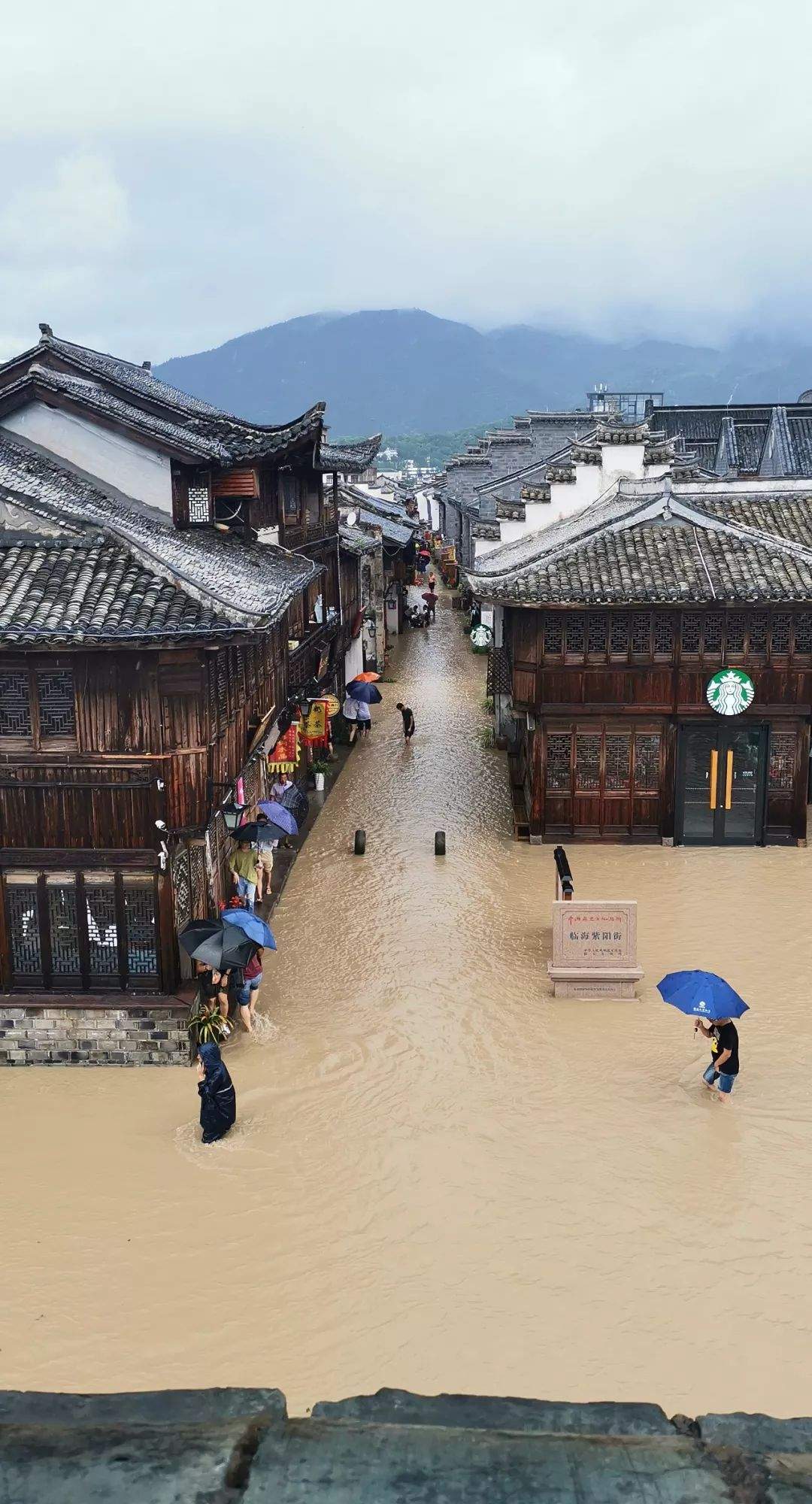 黑龙江省多地发布暴雨预警！部分列车停运